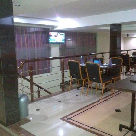 Erin Int Hotel มากาซาร์ ภายนอก รูปภาพ